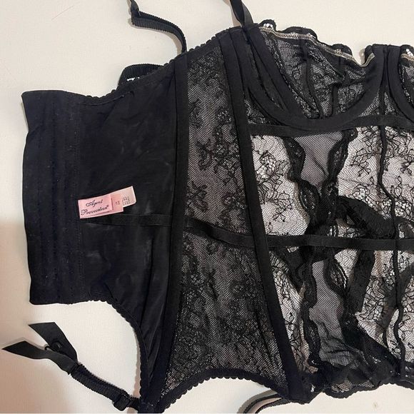 Agent provocateur love basque bustier is 34B - Picture 4 of 8
